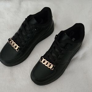 NWOB Eden Platform Chain Sneaker Black Gold Detail Sz